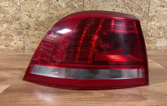 Volkswagen Touareg II Rear/tail lights 7P6945207A 90011131
