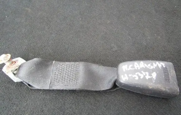 Mitsubishi Carisma Rear seatbelt buckle 980115