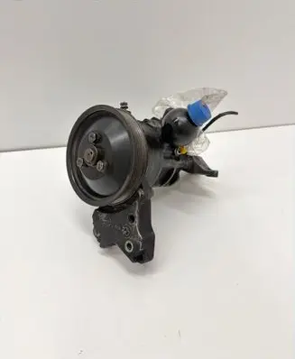 BMW 5 E60 E61 Power steering pump 7788596