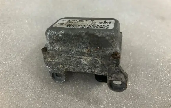 Mercedes-Benz C W203 ESP acceleration yaw rate sensor A0035423918 10098515134 0035423918