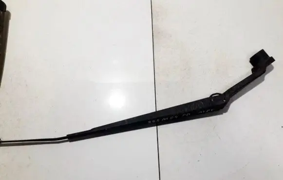 Mazda MPV Front wiper blade arm j16e1400