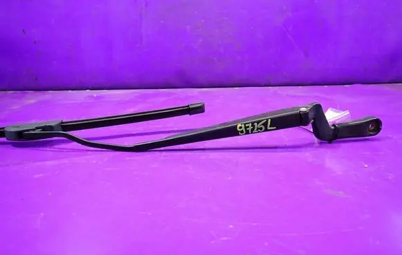 Skoda Fabia Mk1 (6Y) Front wiper blade arm