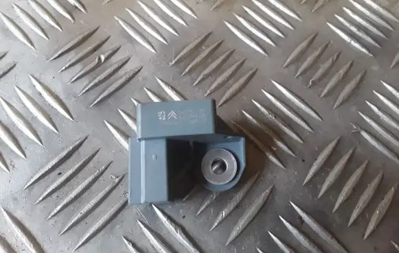 Peugeot 308 Airbag deployment crash/impact sensor 9660923480 610494400A