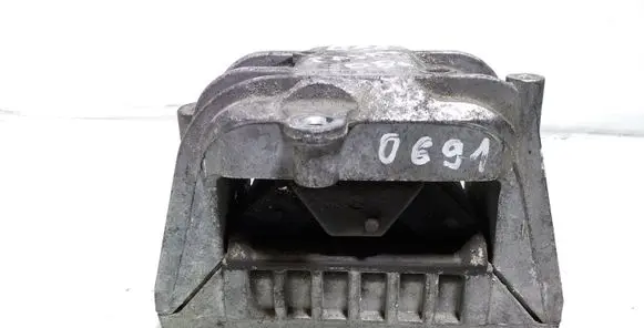 Volkswagen PASSAT B6 Engine mount bracket 1K0199262