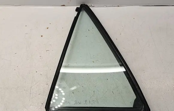 Toyota Avensis T250 Rear vent window glass 6812405080 6818905050