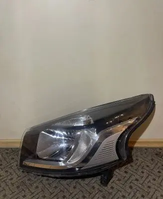 Renault Trafic III (X82) Headlight/headlamp 260604635R