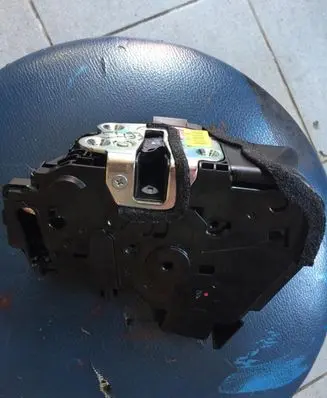 KIA Rio Front door lock