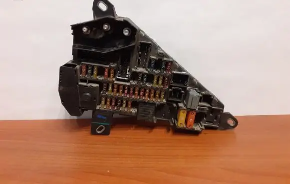 BMW 5 E60 E61 Fuse box set 4439 690658806