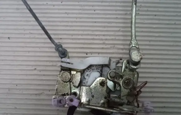 Opel Frontera A Front door lock