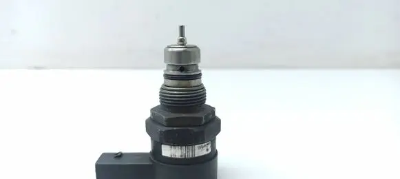 Mercedes-Benz Vito Viano W639 Fuel pressure regulator A6110780449 0281002494