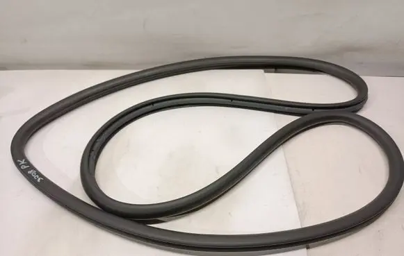 Peugeot 3008 II Front door rubber seal 9811537480