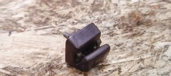 Sun visor clip/hook/bracket