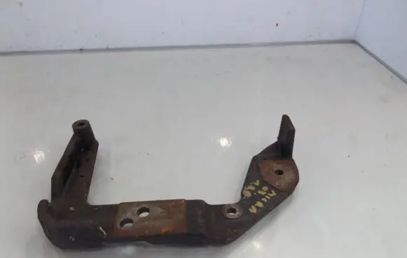 Nissan Micra Engine mounting bracket