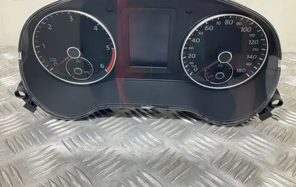 Volkswagen Jetta VI Speedometer (instrument cluster) 5C6920973A