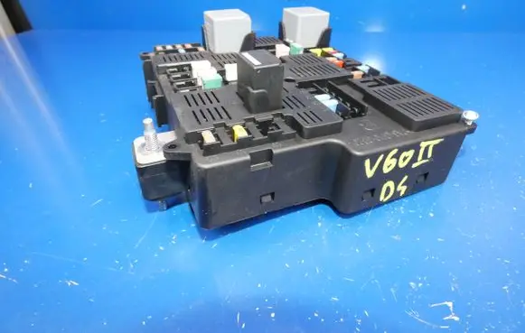 Volvo V60 Fuse module 31473770 18172
