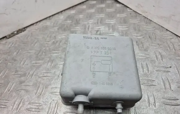 Chrysler Crossfire Vacuum air tank A1708050019