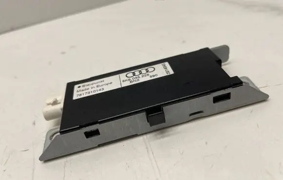 Audi A4 Allroad B8 Aerial antenna amplifier 8K9035225