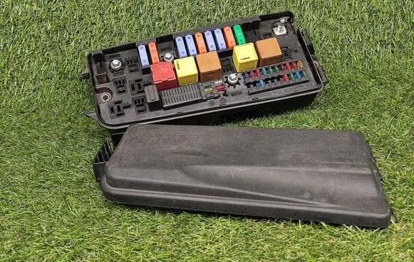 Opel Vectra C Power management control unit 13144709 519066021