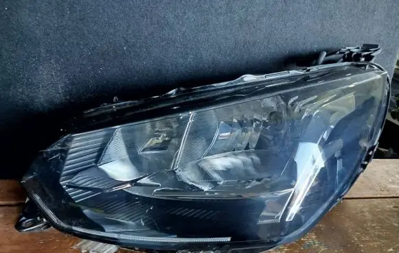 Peugeot 208 Headlight/headlamp 9823194080