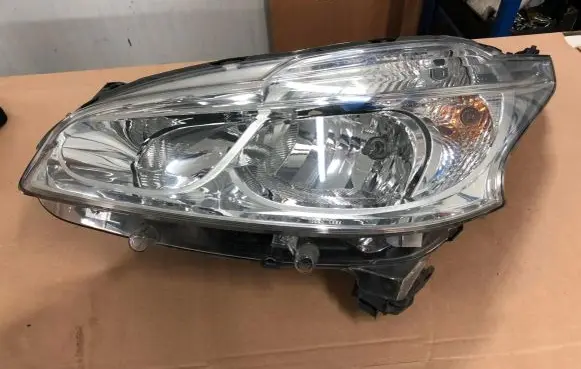 Peugeot 208 Headlight/headlamp