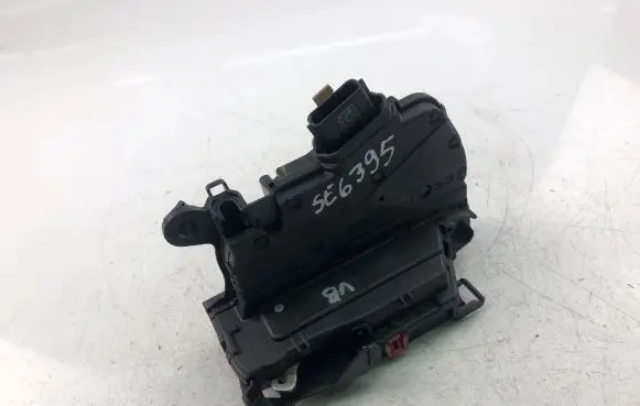 Renault Clio IV Coupe door lock (next to the handle) 805034742R