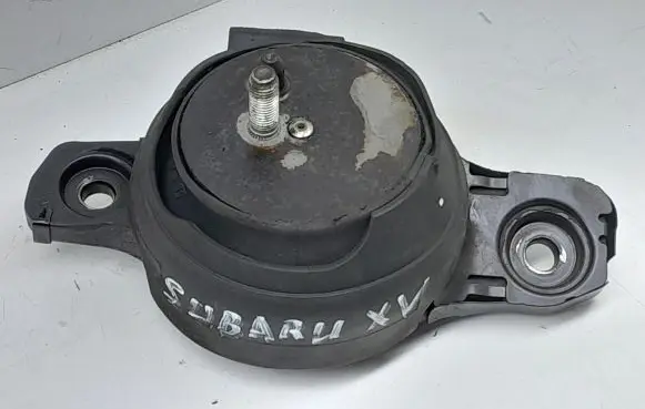 Subaru XV I Engine mount bracket