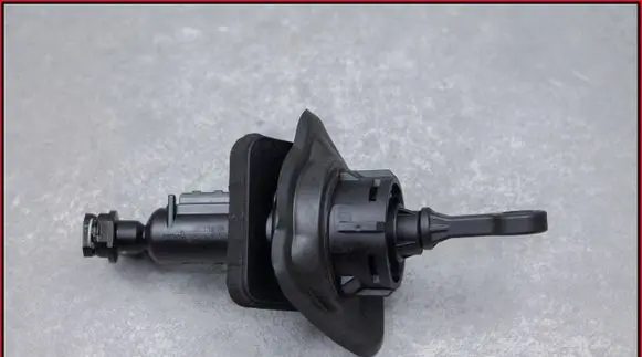 Land Rover Freelander 2 - LR2 Master brake cylinder 6G917A543AB