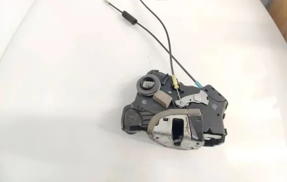 Suzuki Grand Vitara II Front door lock