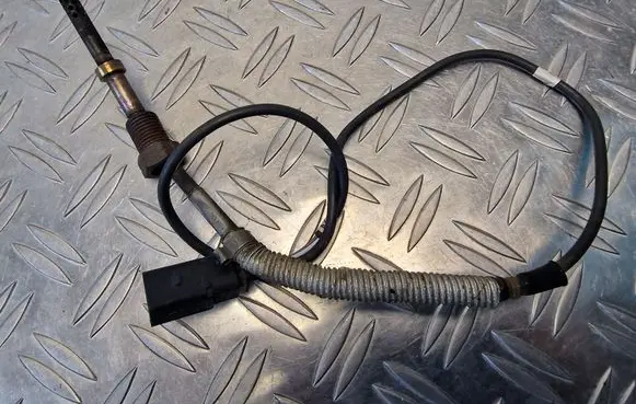 Volkswagen Golf V Exhaust gas temperature sensor 03G906088AN