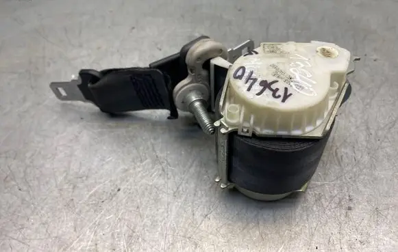 Renault Modus Middle seatbelt (rear) 33035173 34006701 63807