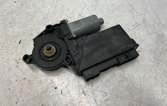 Audi A4 S4 B6 8E 8H Front door window regulator motor 8E1959801B