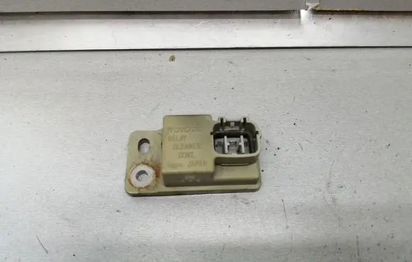 Toyota Avensis T250 Window wiper relay 8594205030