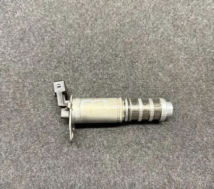 BMW 5 F10 F11 Camshaft vanos timing valve 8605123 13151880