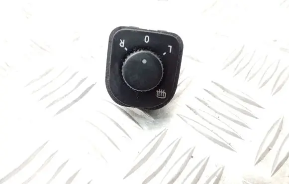 Volkswagen Tiguan Wing mirror switch 1K0959565L