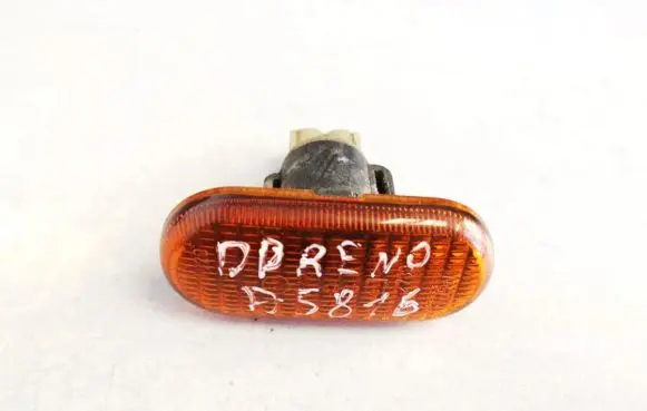 Front fender indicator light