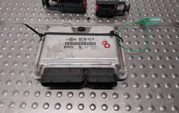 Volkswagen Golf IV Engine control unit/module 038906019DF 0281010497