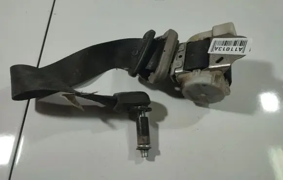 Nissan Pathfinder R51 Rear seatbelt 062595