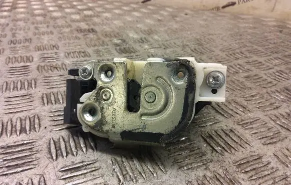 Mitsubishi Outlander Front door lock