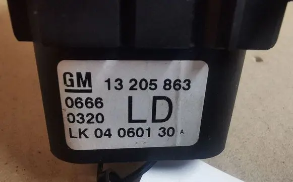 Opel Zafira B Light switch 04061100 13205863 LK04060130A