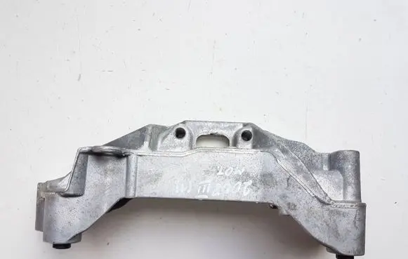 Peugeot 2008 II Engine mounting bracket 9813582980