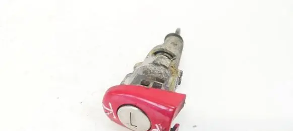 Skoda Fabia Mk2 (5J) Front door lock (next to the handle) 