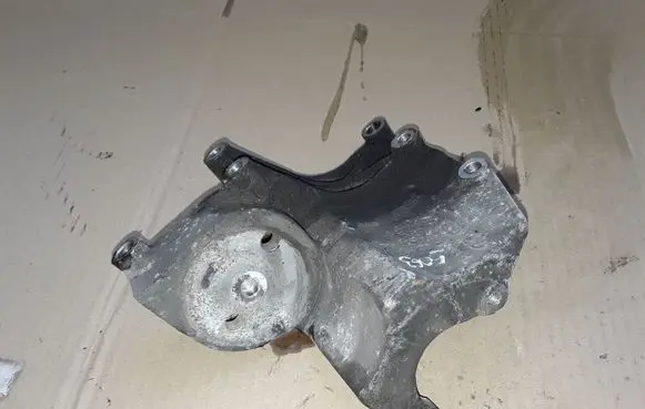 Hyundai H-1, Starex, Satellite Engine mounting bracket NOCODE