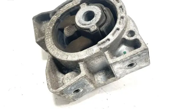 Mercedes-Benz B W245 Engine mount bracket A1692401018 26009