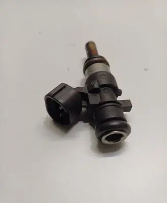 Audi A4 S4 B8 8K Fuel injector 06L906031A