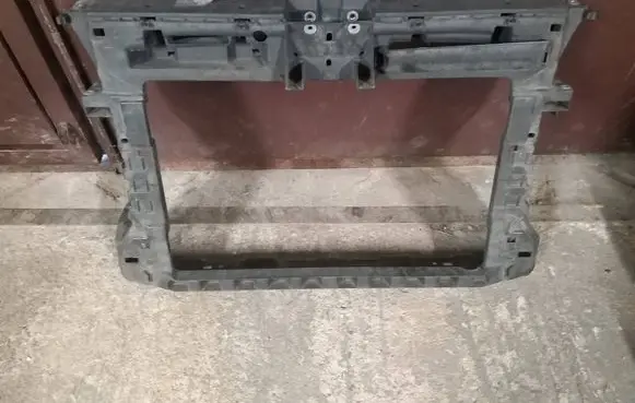 Volkswagen Touran II Radiator support slam panel 1T0805594M