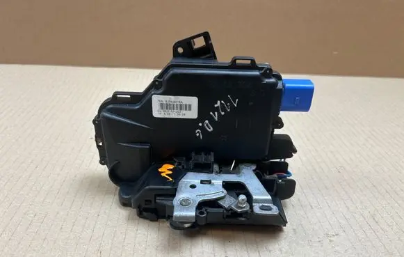 Skoda Roomster (5J) Rear door lock 5J7839016A
