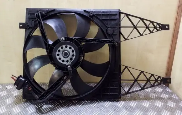 Skoda Fabia Mk1 (6Y) Radiator cooling fan shroud 6Q0121207N