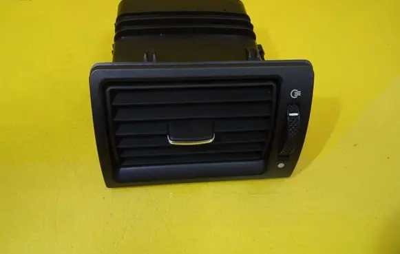 Ford Mondeo Mk III Dashboard side air vent grill/cover trim D1B1A