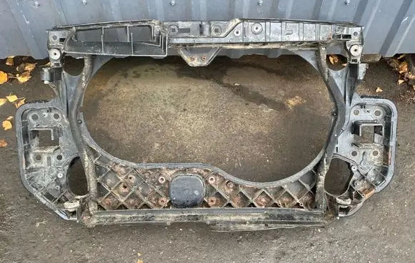 Radiator support slam panel bracket