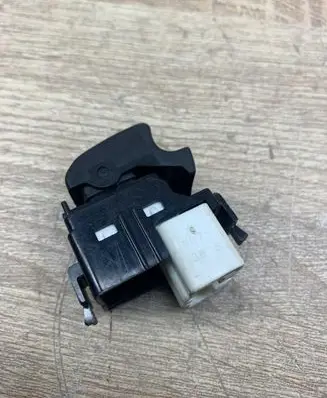 Toyota Corolla E120 E130 Electric window control switch 6073E73